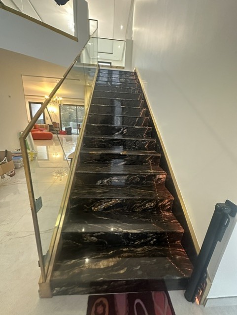 Rénovation Escalier en Marbre & Garde-corps Verre